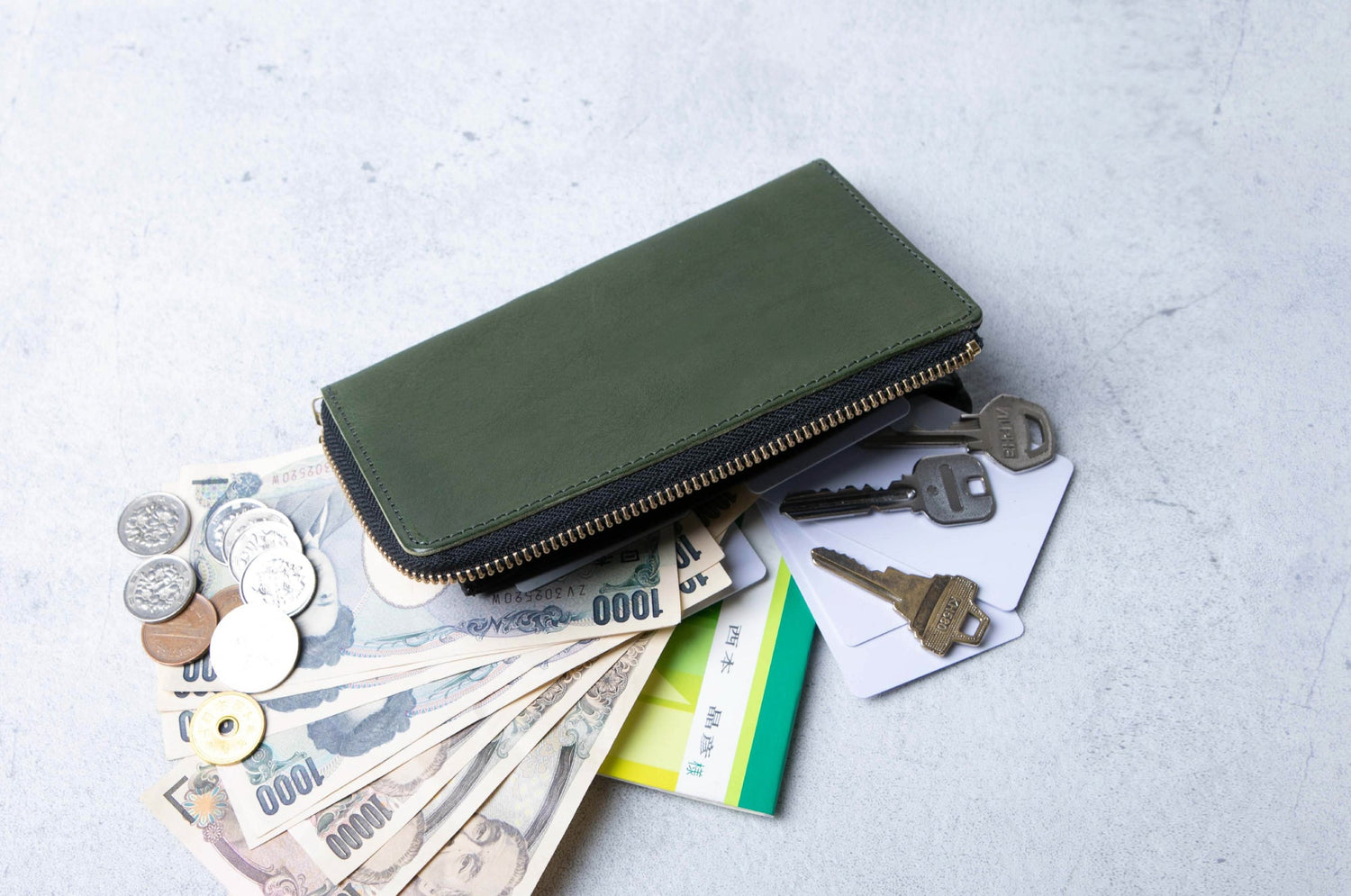 TIDY2.0 MANO｜秋の装いに似合う“手のひら長財布”で暮らしをスマートに