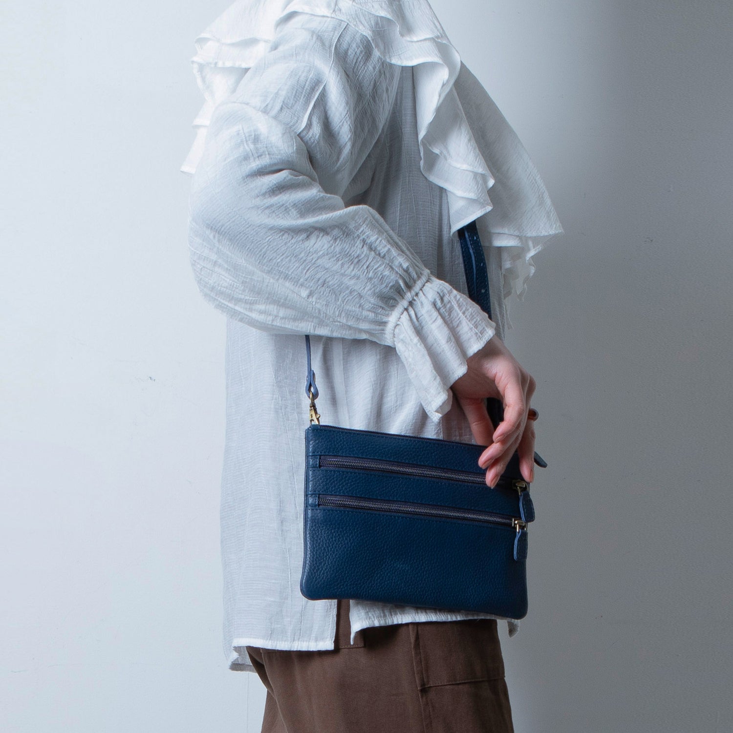 YUTAKURA ショルダーバッグ エンボスレザー Emmel