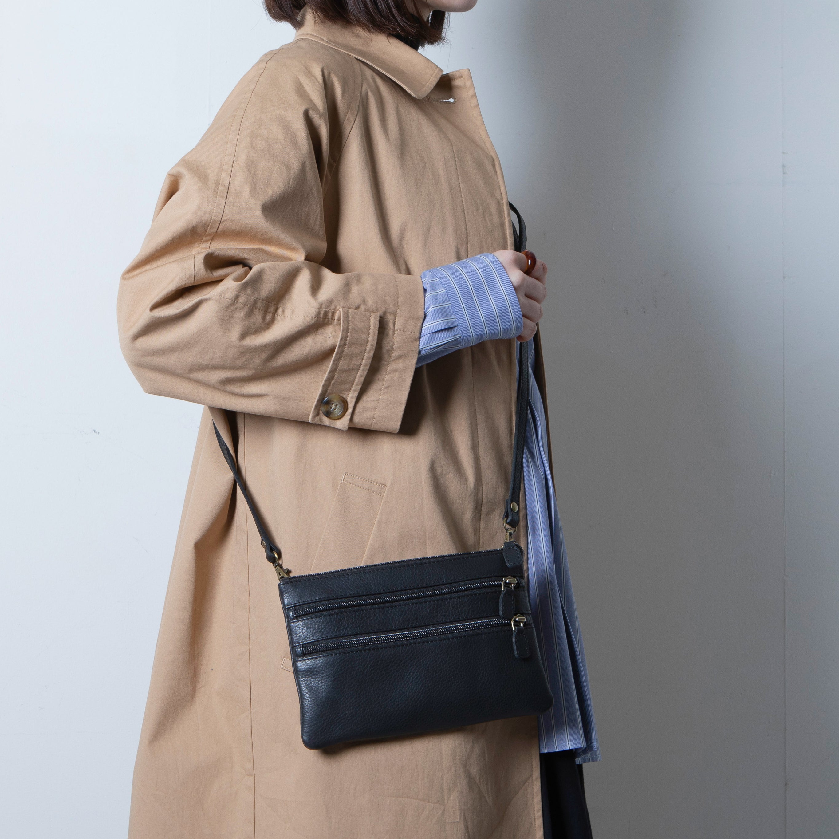 YUTAKURA ショルダーバッグ エンボスレザー Emmel